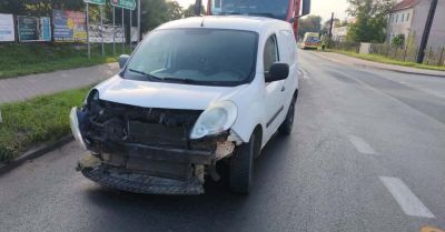 Motocyklista trafił do szpitala po zderzeniu z Renault
